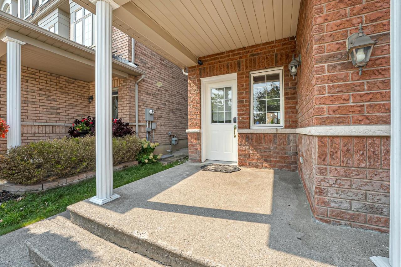 Elegant 3Bedroom with Smart TV and Backyard