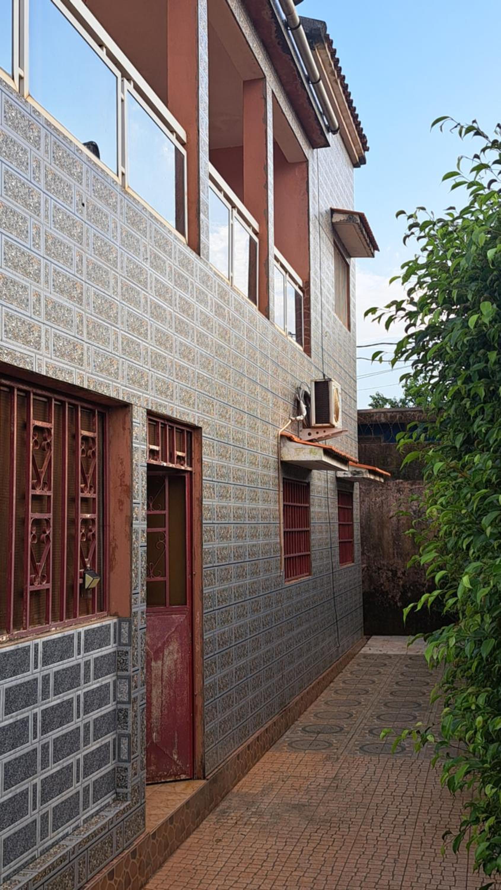 Casa Zauad low cost family house