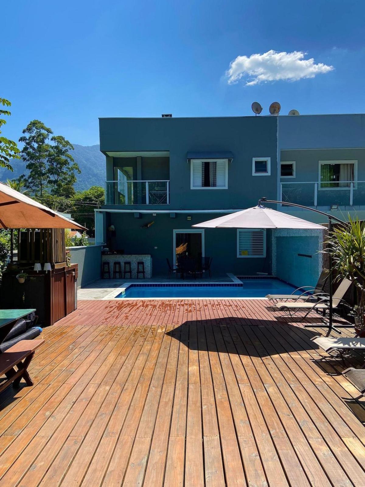 CASA PARIS · piscina aquecida, em condomínio, 4 suítes maravilhosa