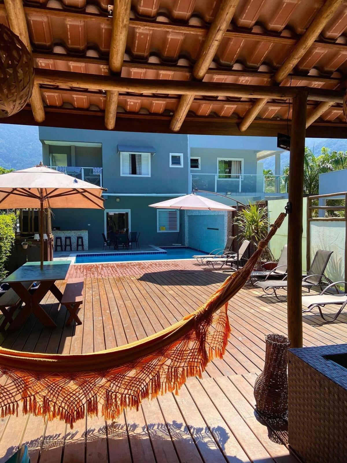 CASA PARIS · piscina aquecida, em condomínio, 4 suítes maravilhosa