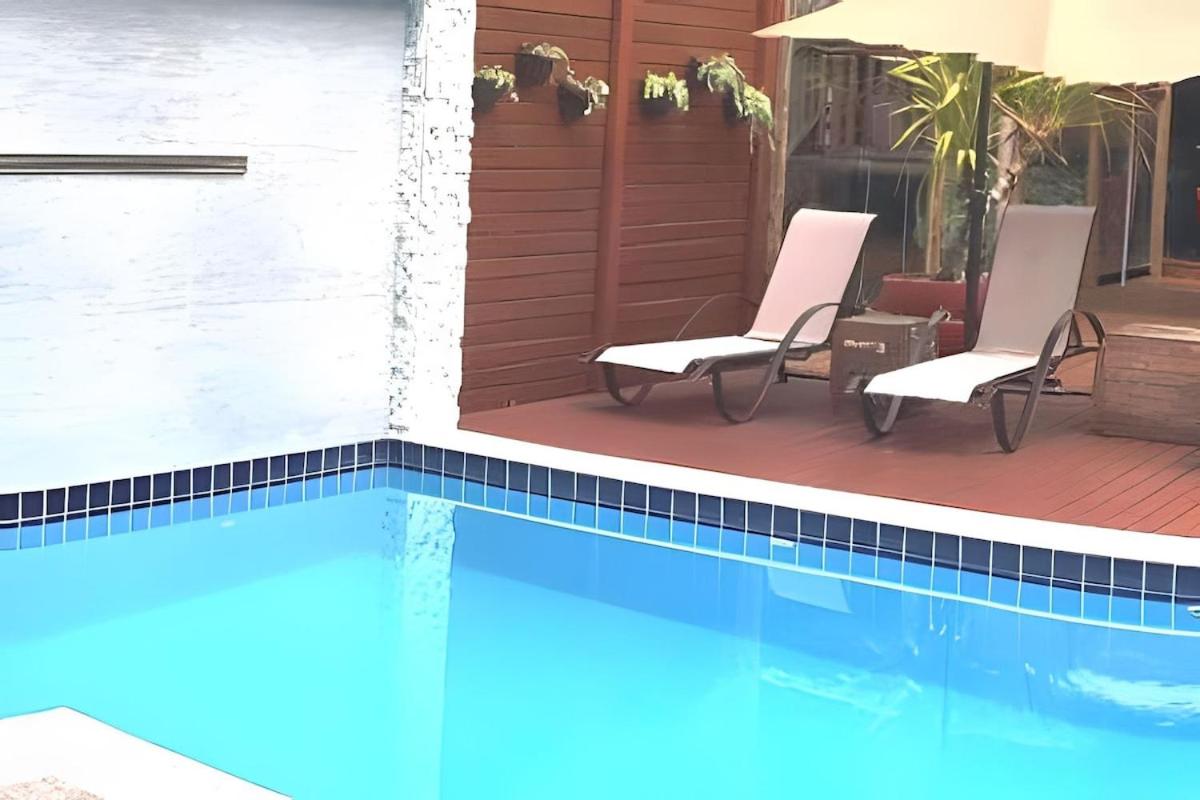 CASA PARIS · piscina aquecida, em condomínio, 4 suítes maravilhosa