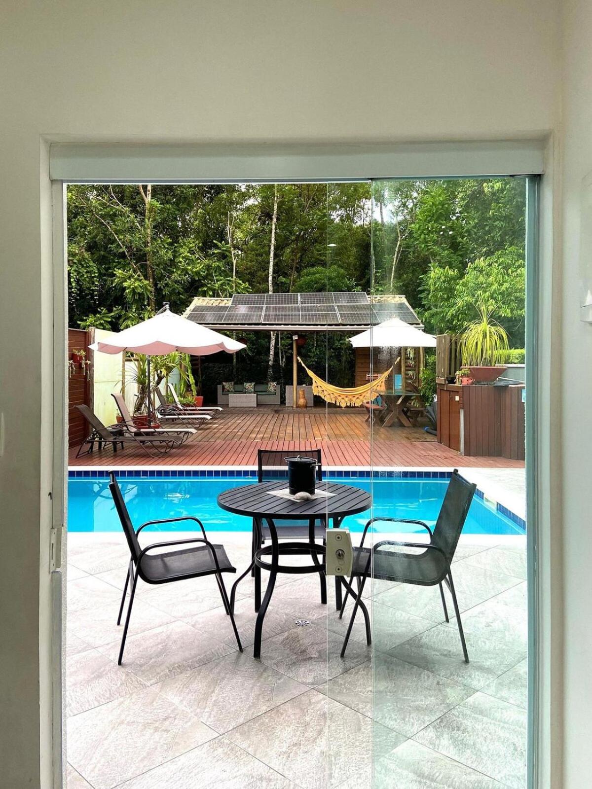 CASA PARIS · piscina aquecida, em condomínio, 4 suítes maravilhosa