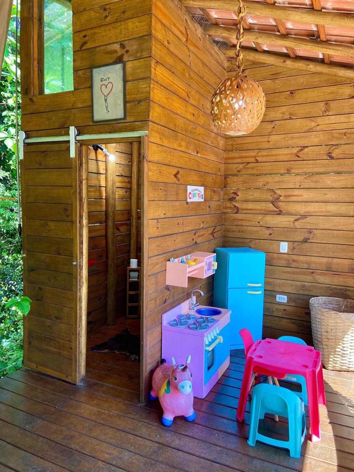 CASA PARIS · piscina aquecida, em condomínio, 4 suítes maravilhosa