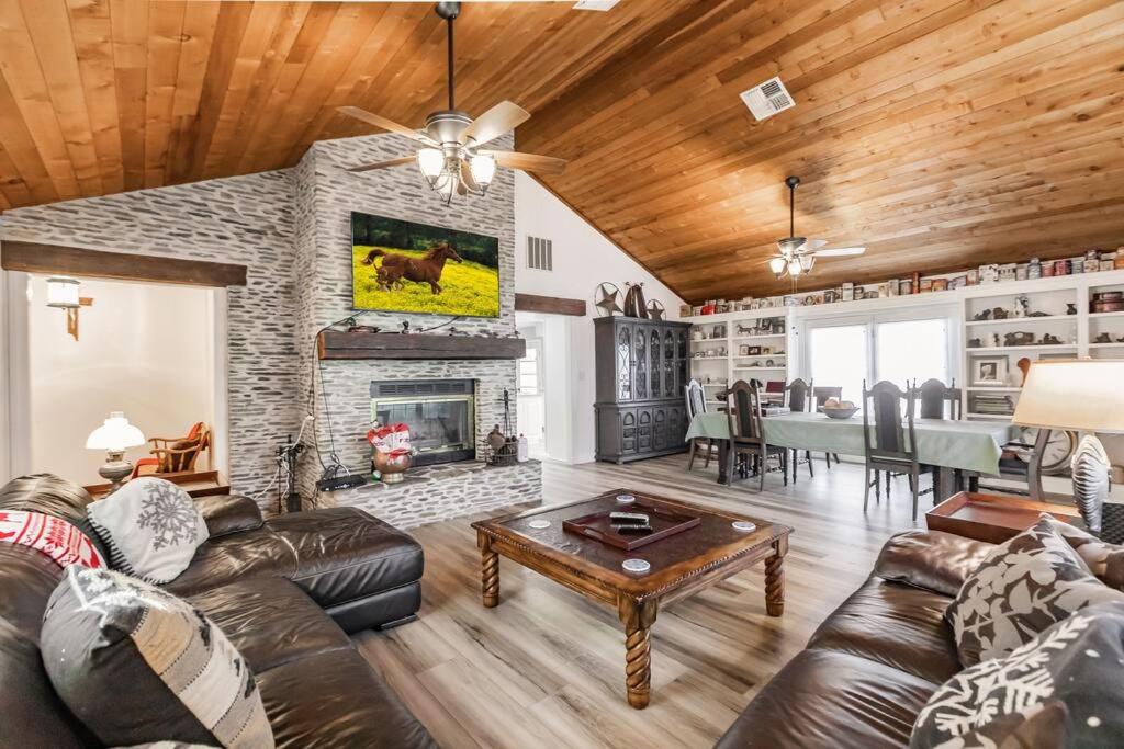 Friendly cottage with barn and pool view 2