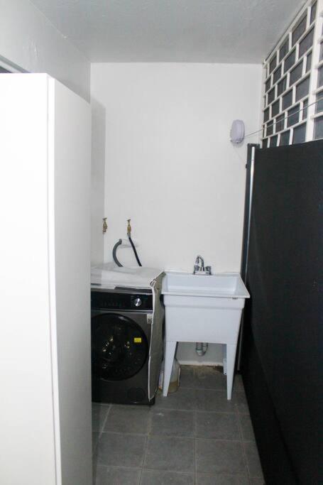 Minimalist studio near Devon House view 2