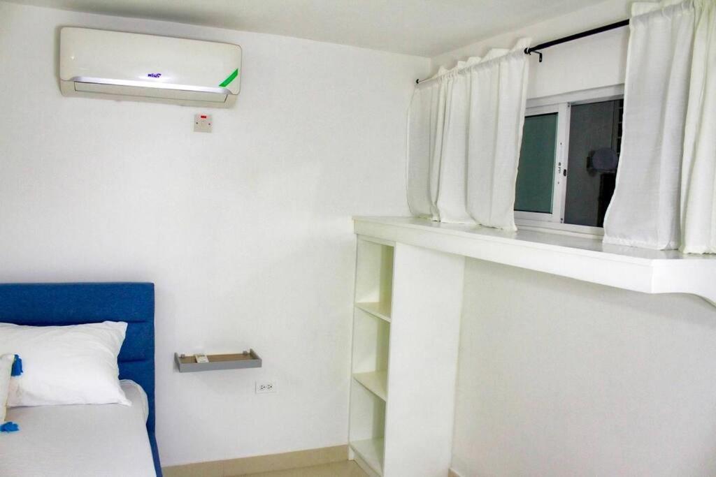 Minimalist studio near Devon House view 3
