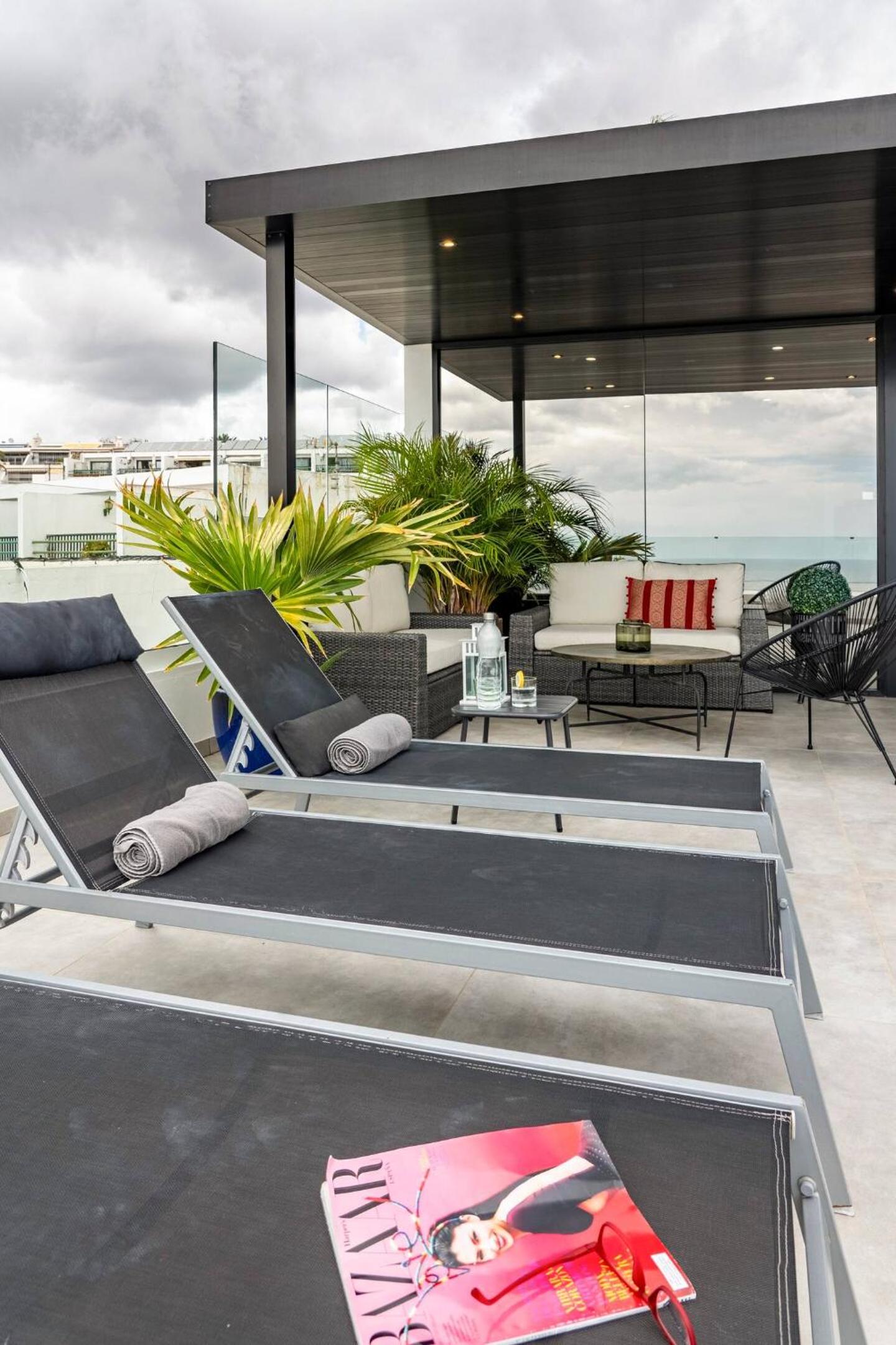 Luxury Penthouse Panoramic Ocean Views 2bedroom Apartment with Jacuzzi