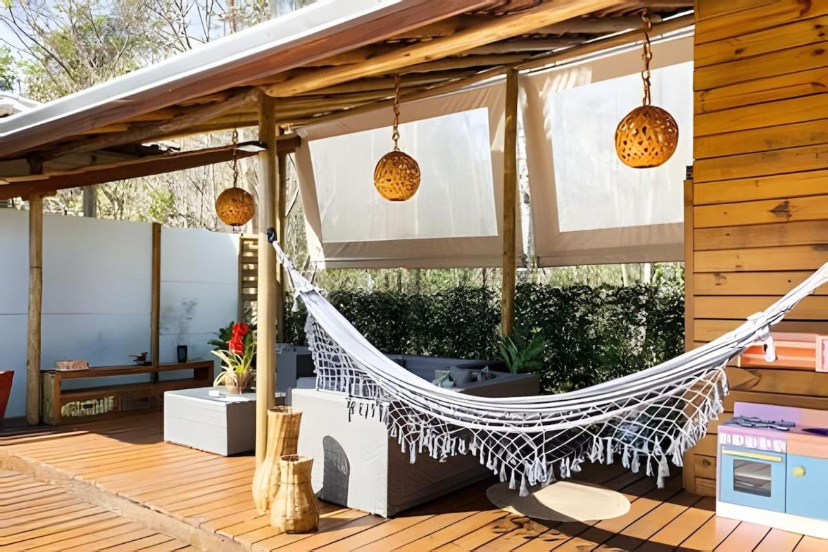 CASA PARIS · piscina aquecida, em condomínio, 4 suítes maravilhosa