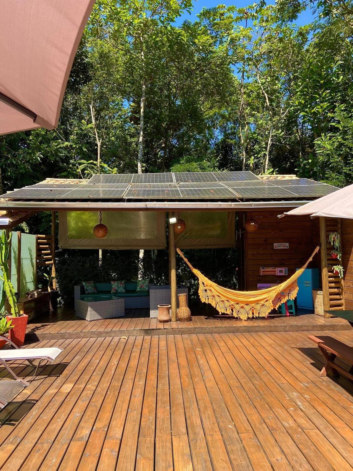 CASA PARIS · piscina aquecida, em condomínio, 4 suítes maravilhosa