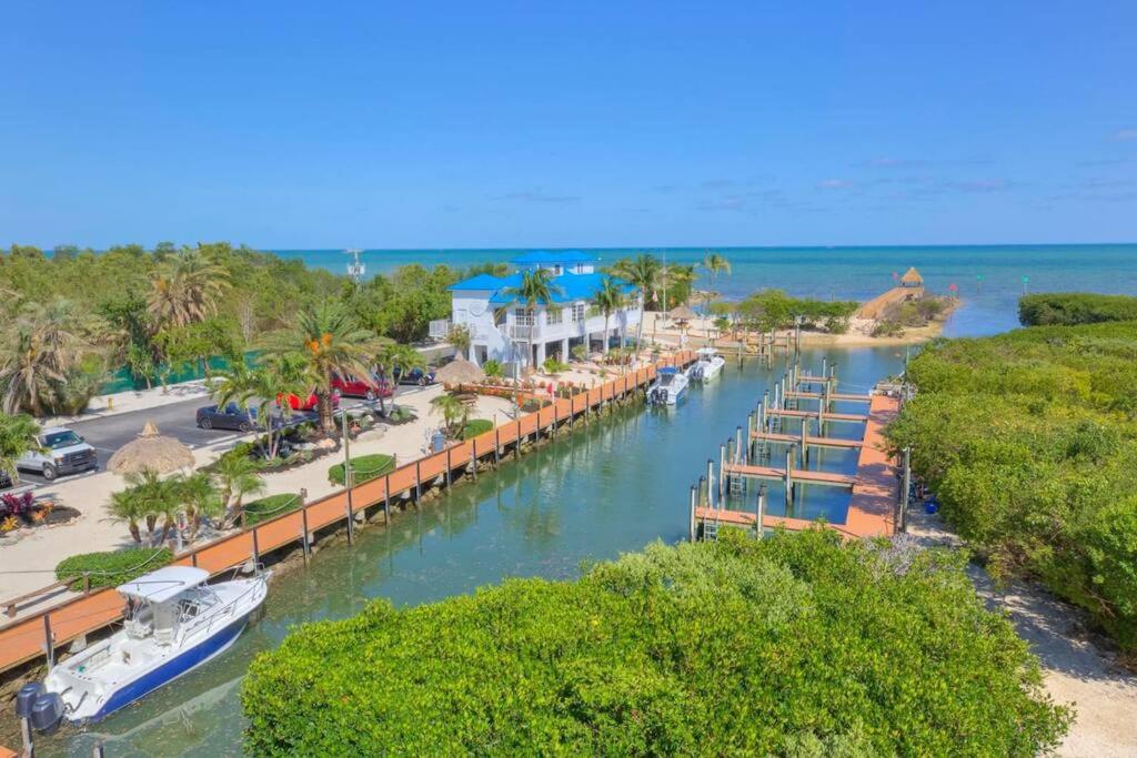 Toes in the Sand - 2 Bedroom Condo Sleeps 4