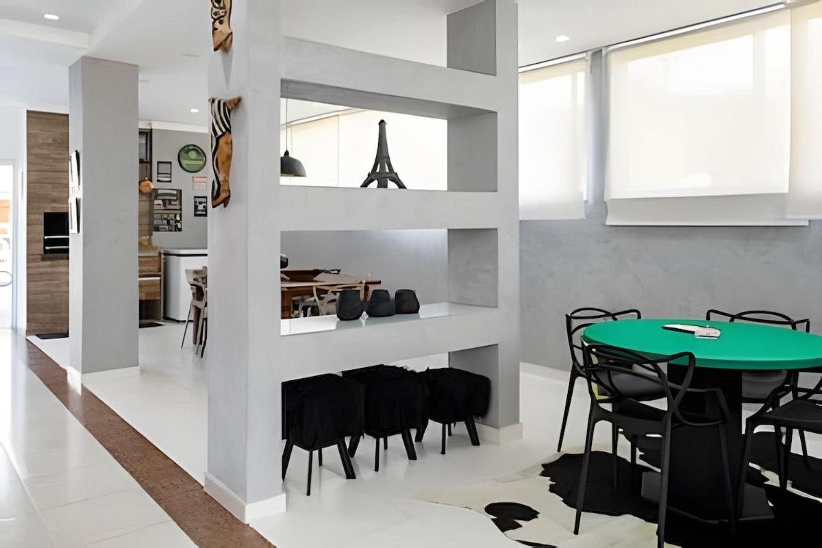 CASA PARIS · piscina aquecida, em condomínio, 4 suítes maravilhosa