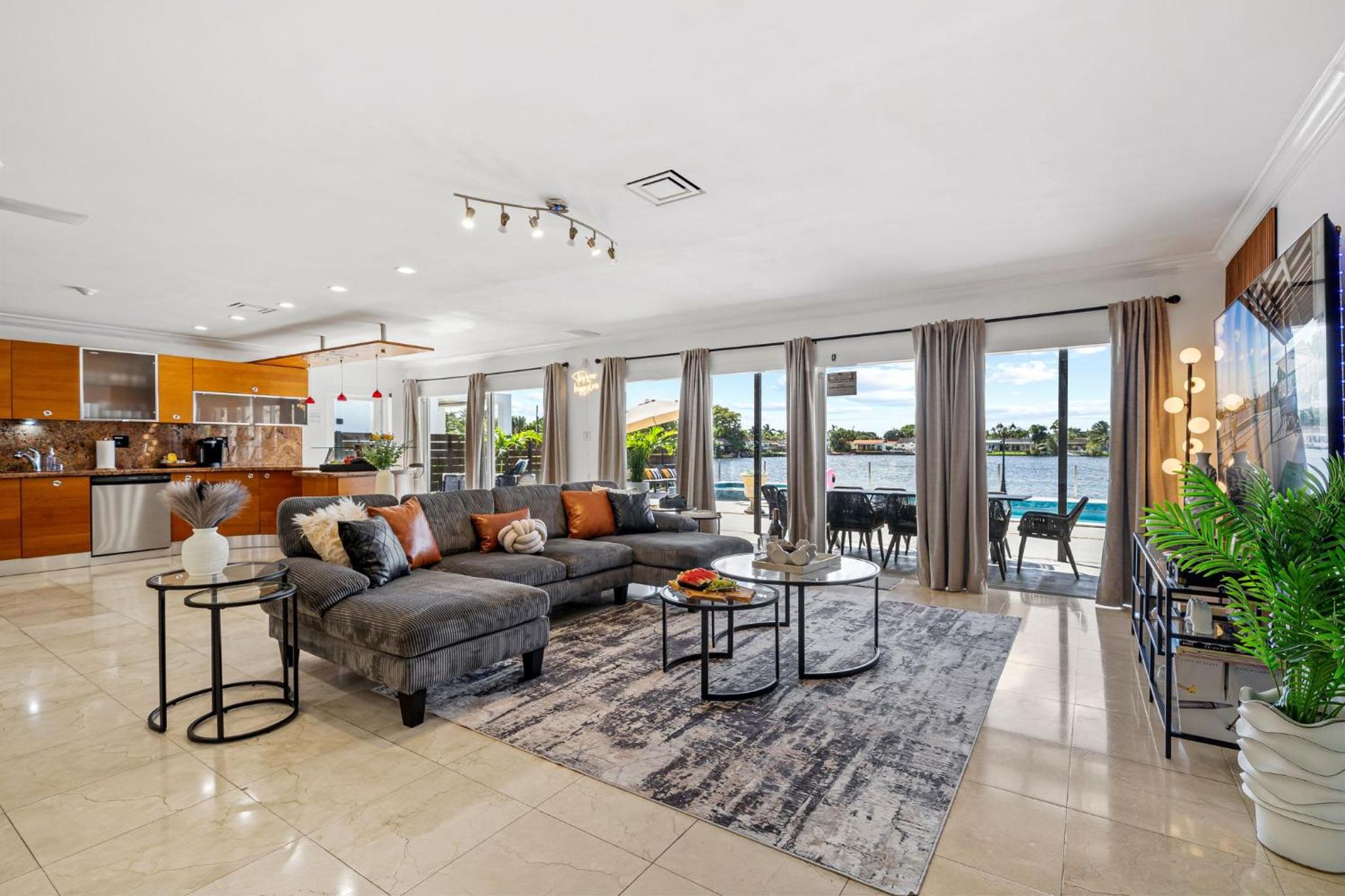 Miami Lakefront Paradise Heated Pool 5 Beds