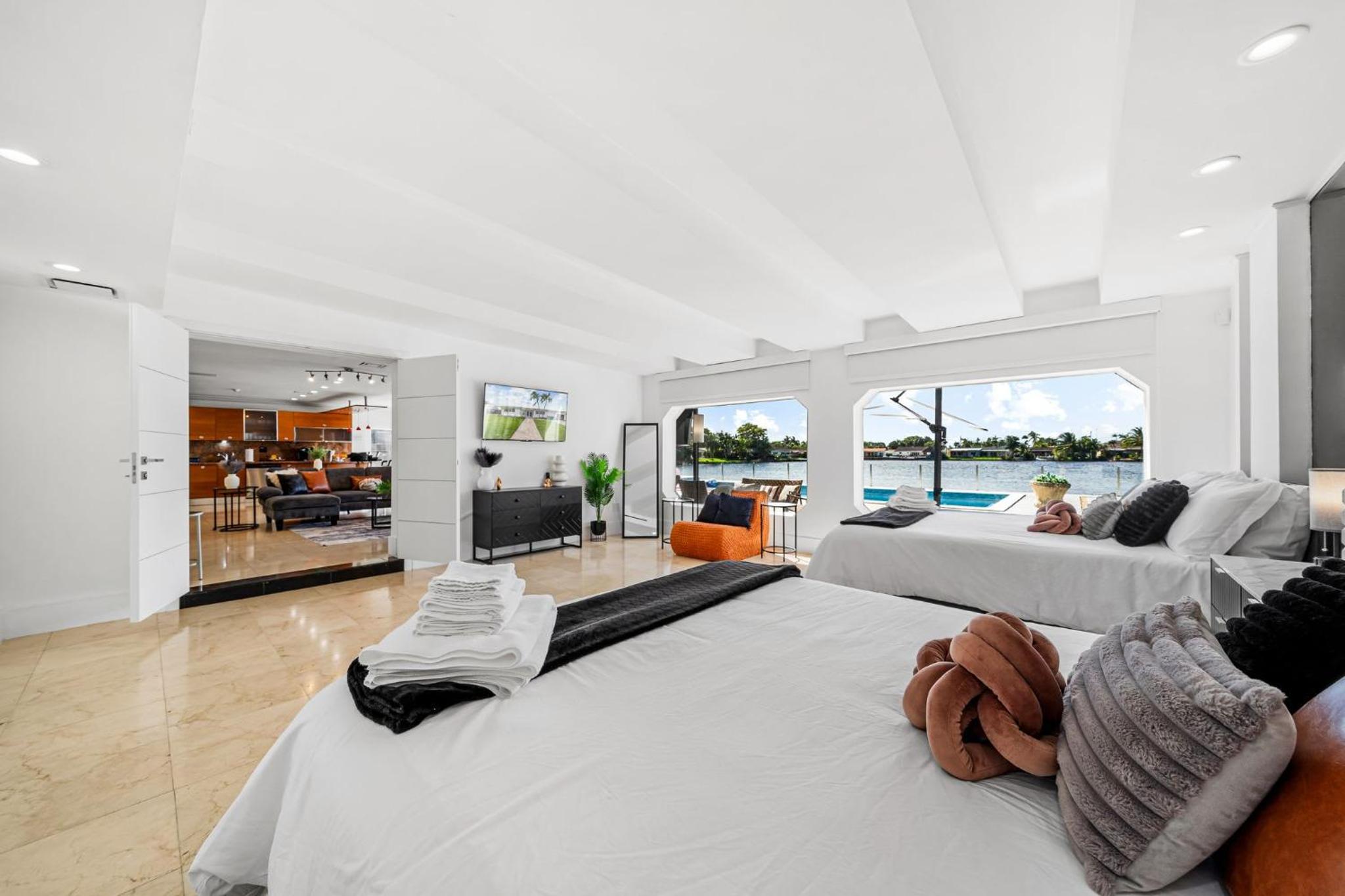 Miami Lakefront Paradise Heated Pool 5 Beds