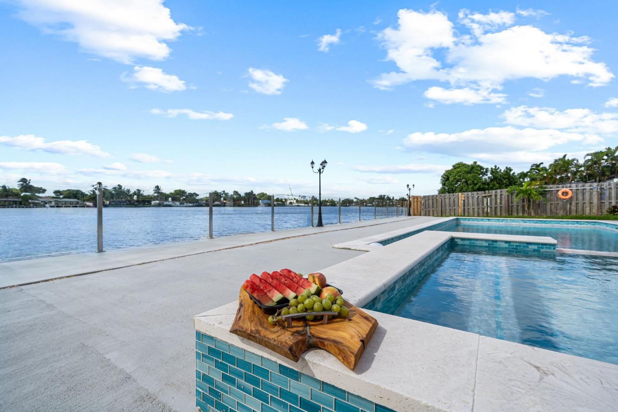 Miami Lakefront Paradise Heated Pool 5 Beds
