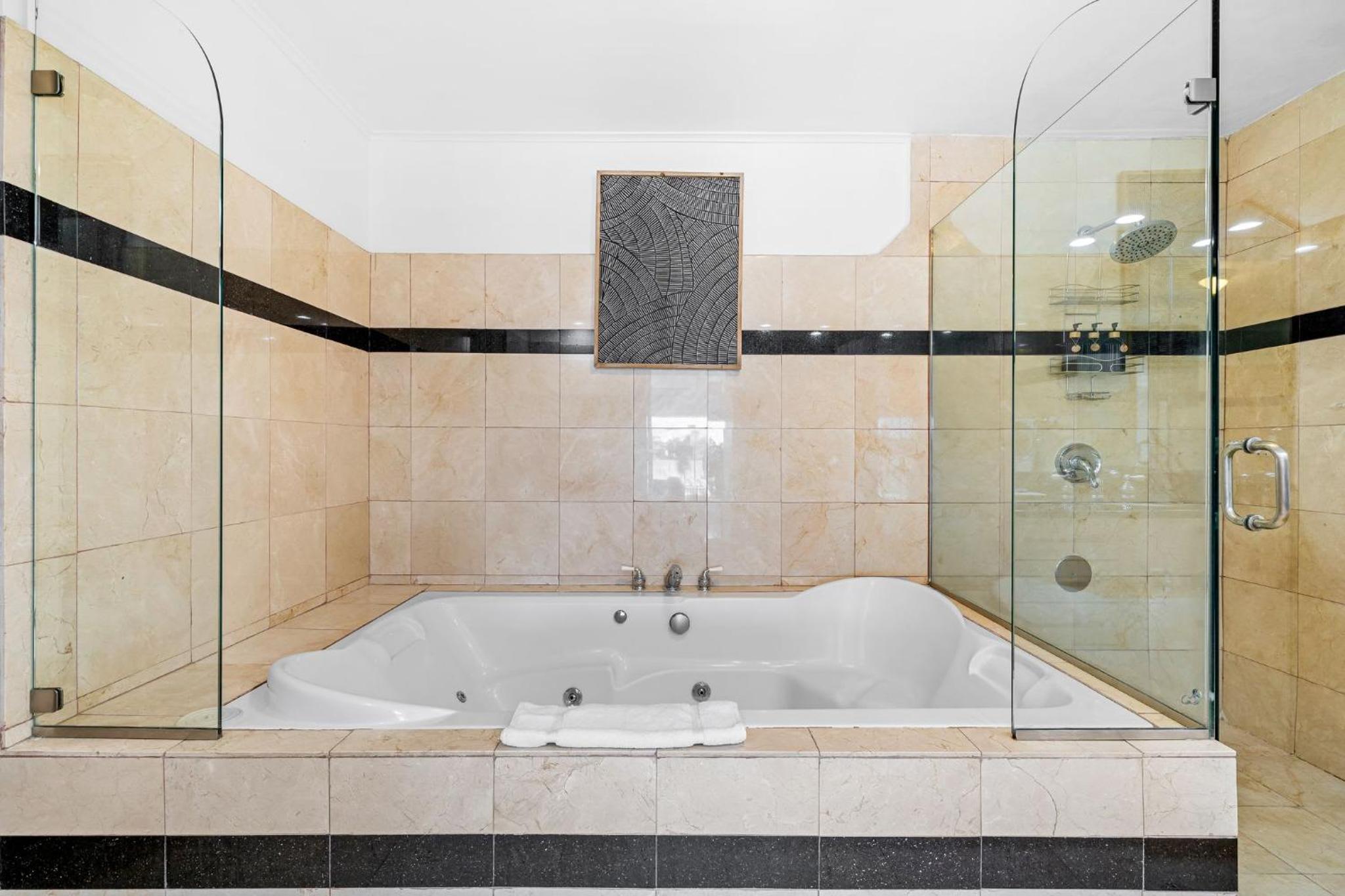 Miami Lakefront Paradise Heated Pool 5 Beds
