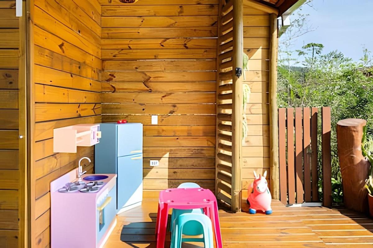 CASA PARIS · piscina aquecida, em condomínio, 4 suítes maravilhosa
