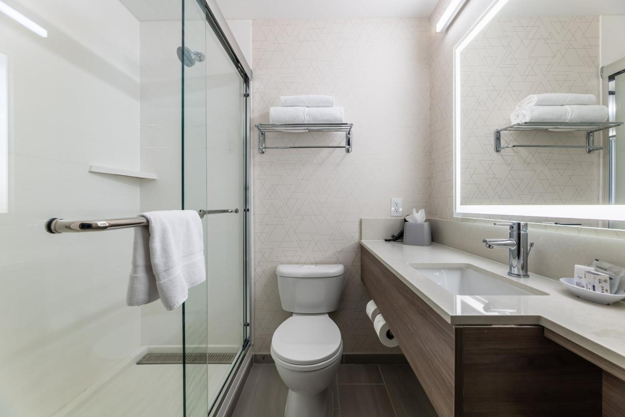 Van Nuys Vacations - Holiday Inn Express Van Nuys, an IHG Hotel - Property Image 16