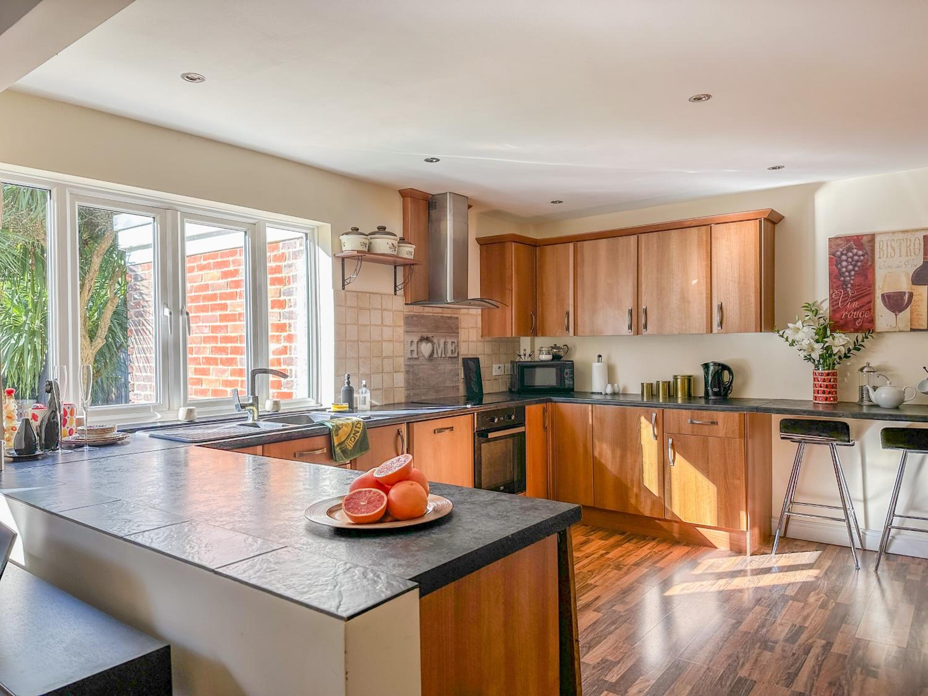 NEW Harkness House - Spacious Canterbury Home - Sleeps 8 view 4