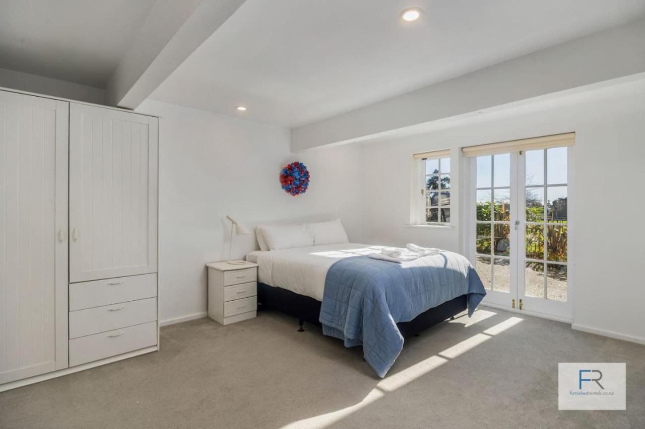 Magnificent Parkside Retreat