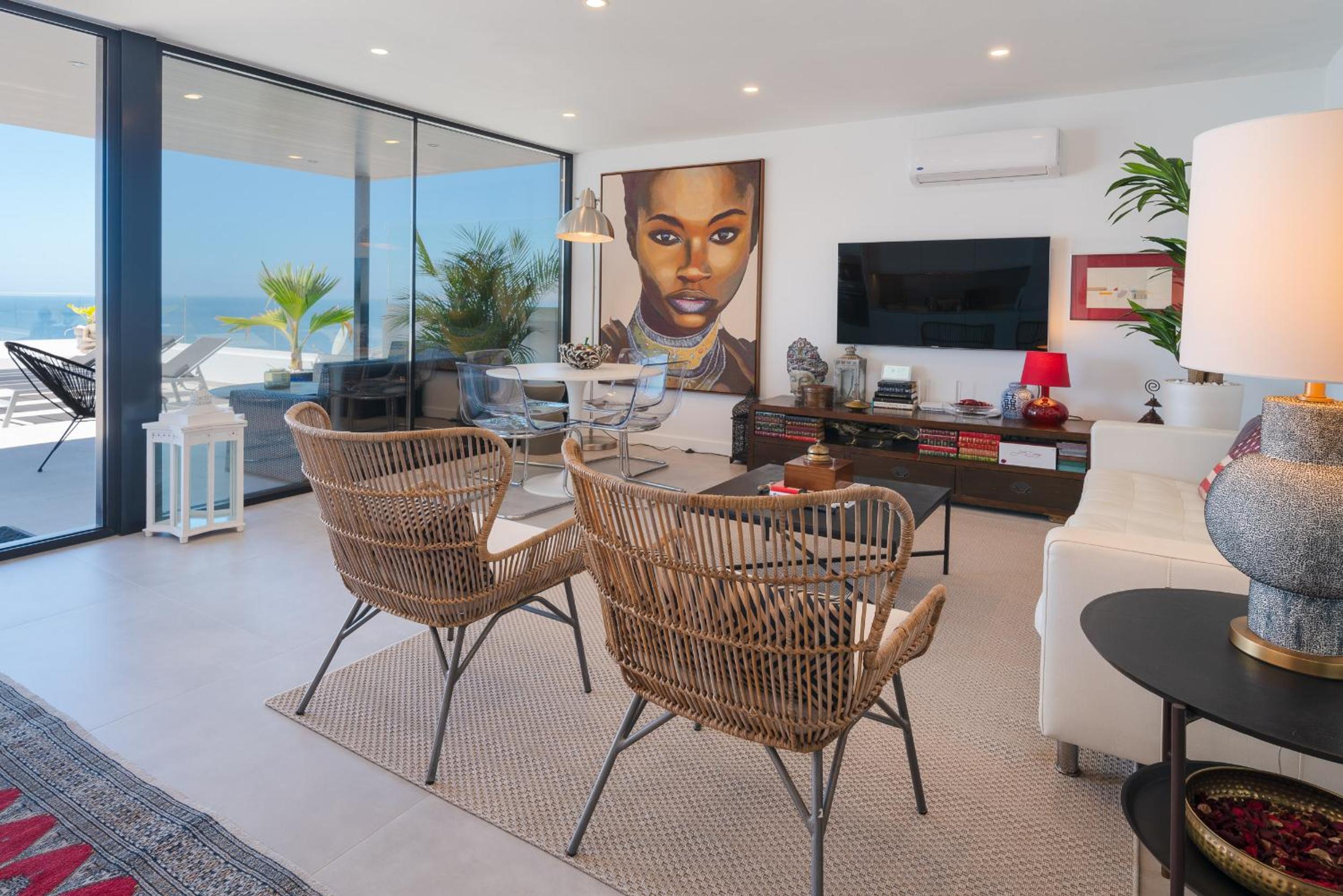 Luxury Penthouse Panoramic Ocean Views 2bedroom Apartment with Jacuzzi