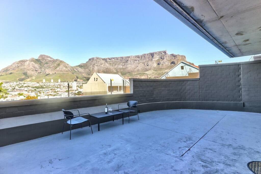 Bo-Kaap Bliss: Ground Floor with Large Patio view 5