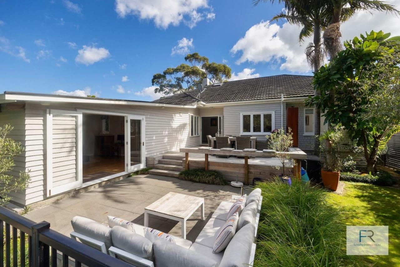 Grand Character Villa in Meadowbank view 3