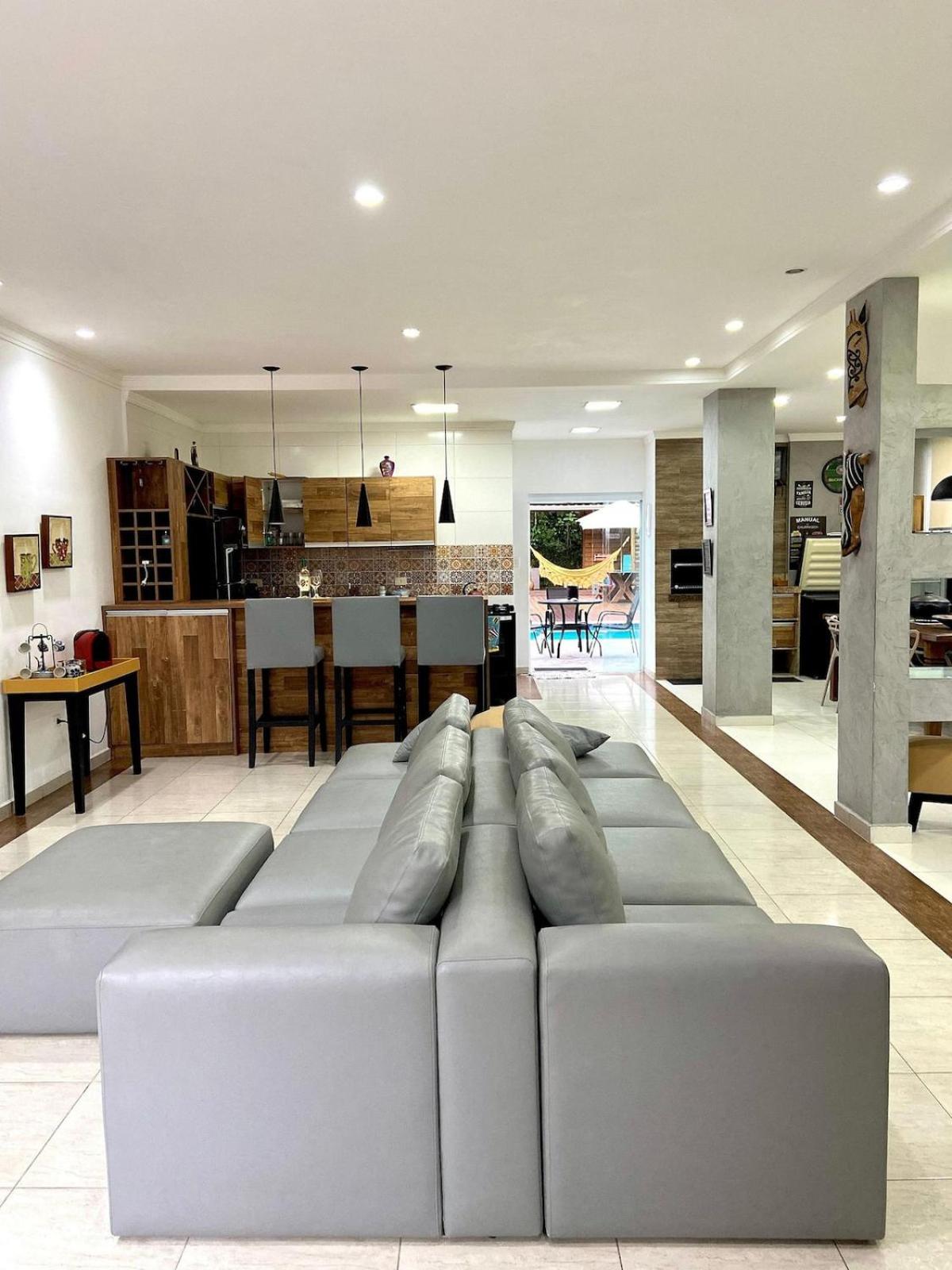 CASA PARIS · piscina aquecida, em condomínio, 4 suítes maravilhosa
