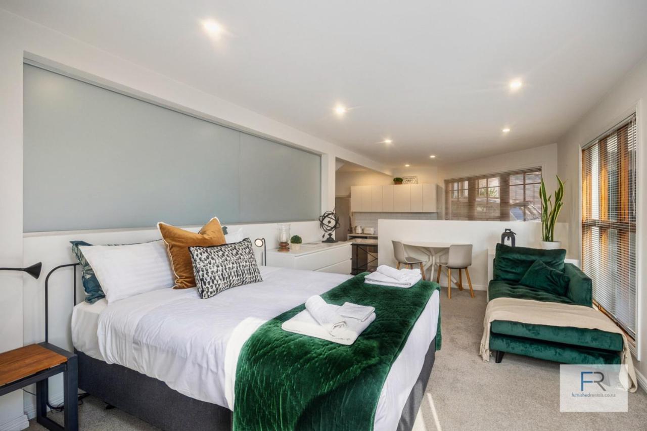 Luxury Freemans Bay Studio with Car Park view 3
