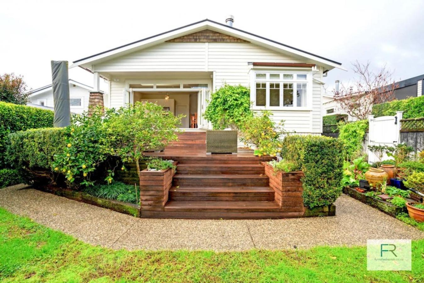Grand Mount Eden Villa view 4