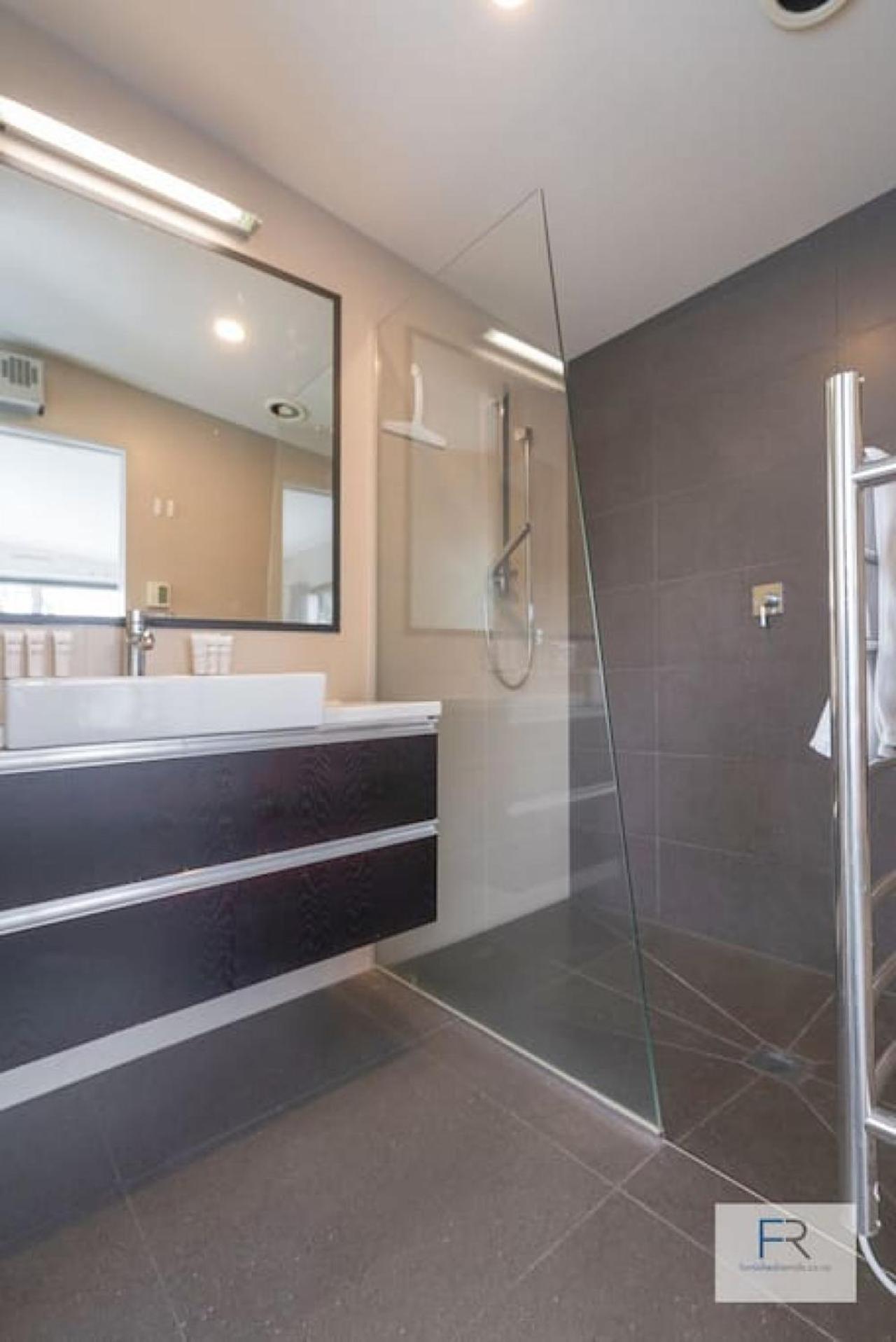 Executive Home in Kohi view 5