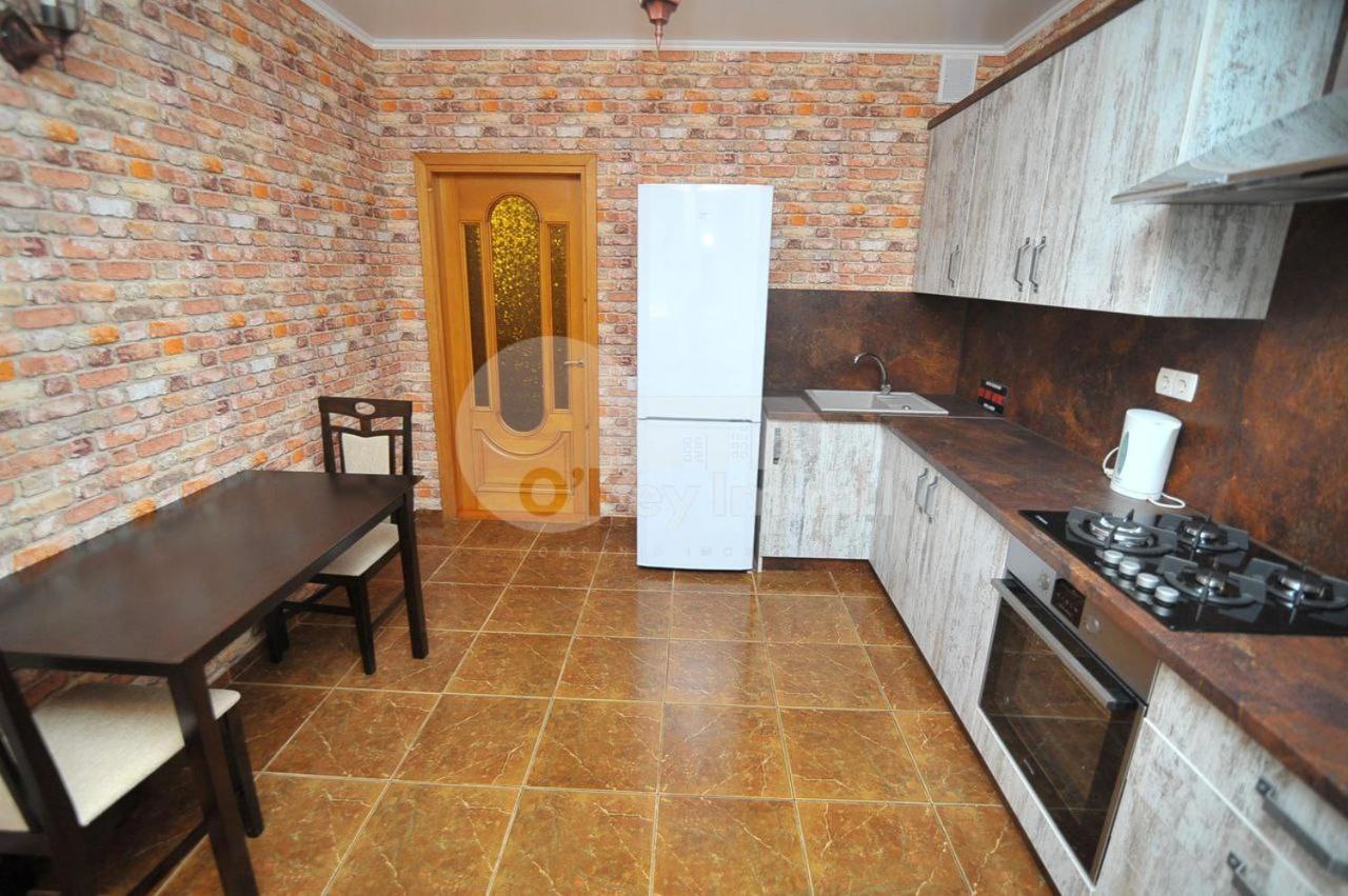 Central 2 bedroom apartment view 5
