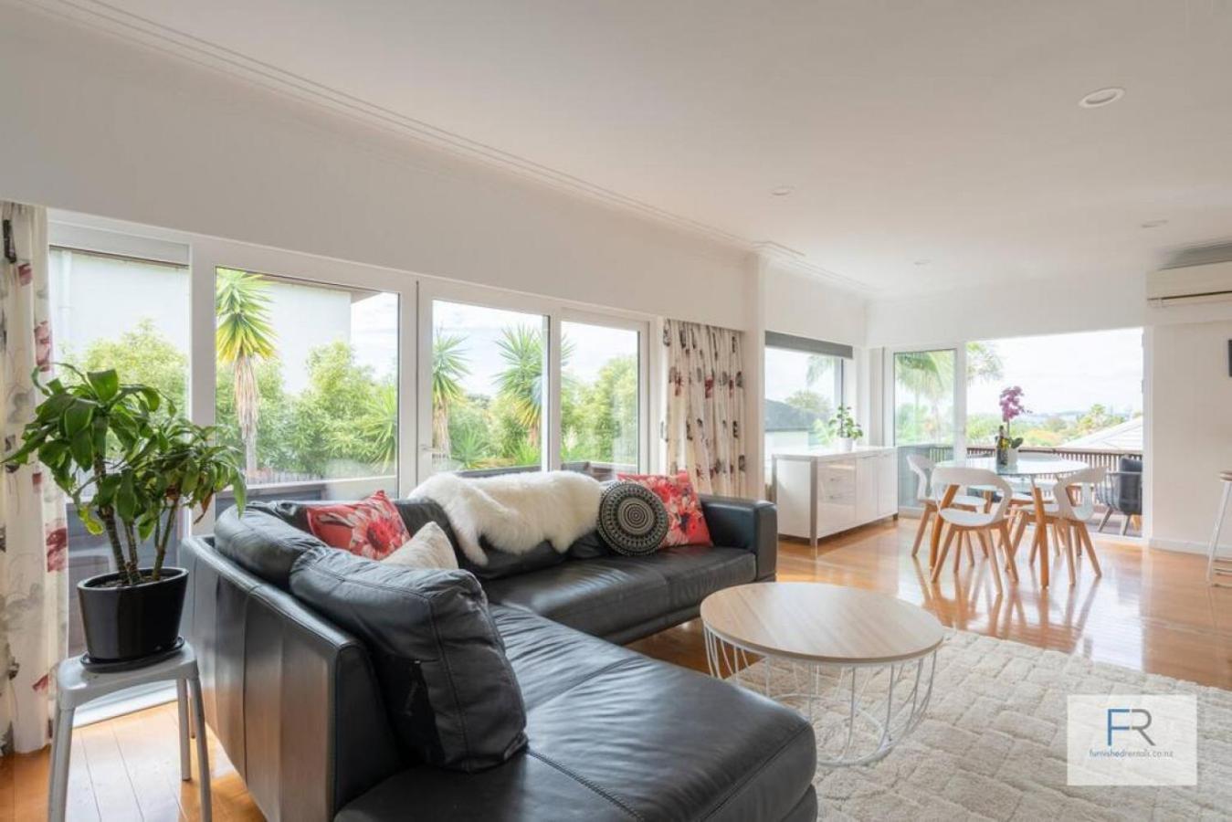 Charming Home Forrest Hill view 2