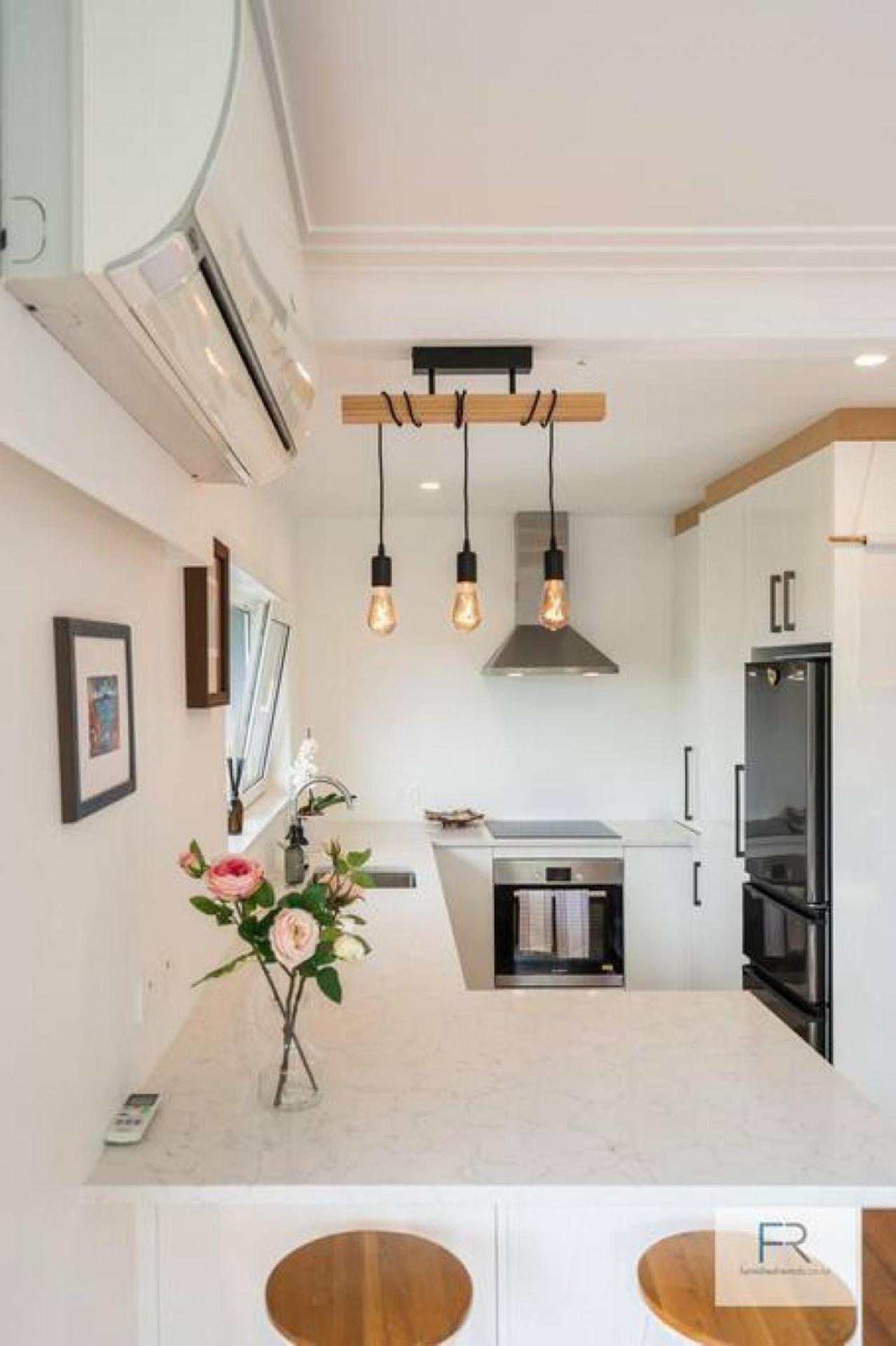 Charming Home Forrest Hill view 4