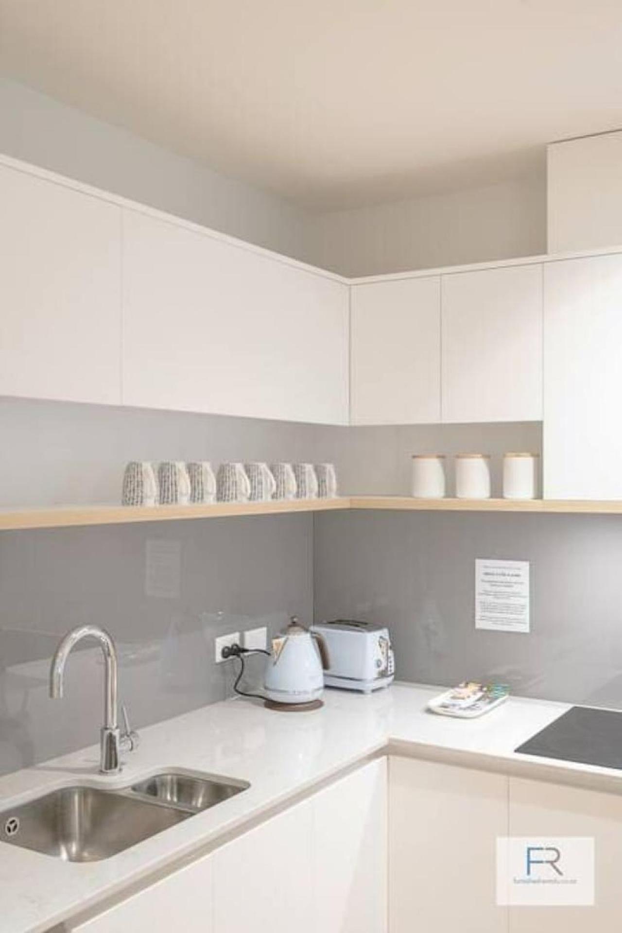 Fab Apartment with Garden by Furnished Rentals view 4