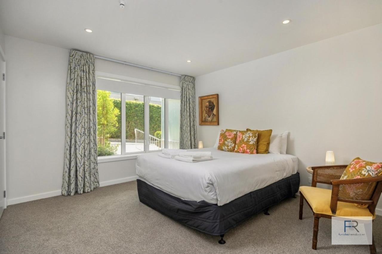 Premium Coastal Apartment — Auckland