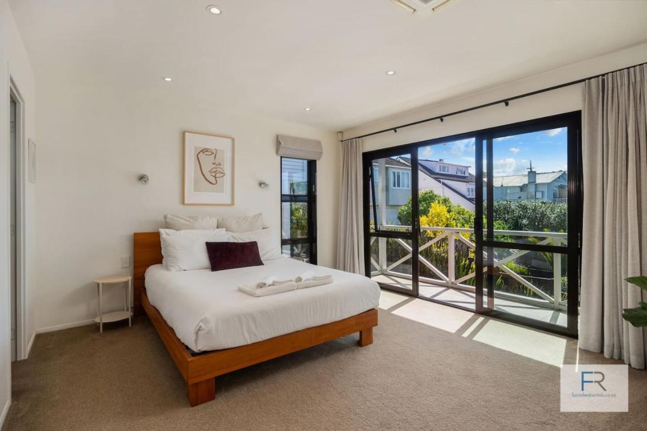 Character home with valley views view 4