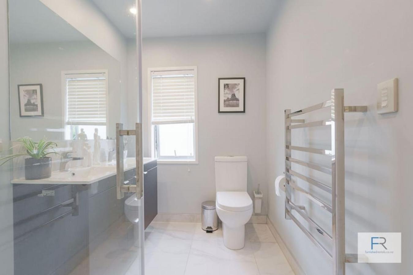 Executive Home Murrays Bay view 2