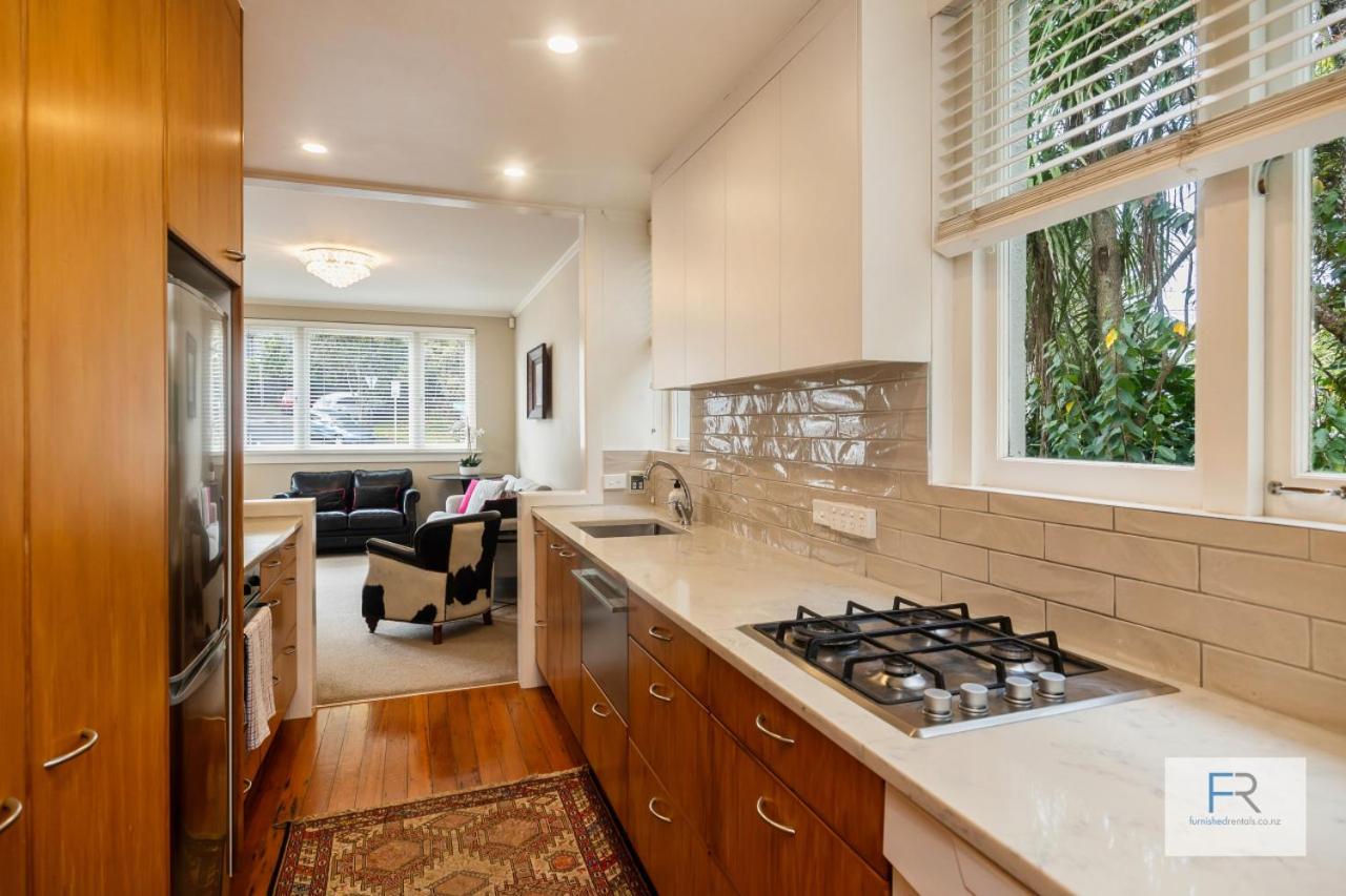 Spacious Mt Eden Apartment view 3