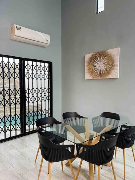 Casa hermosa con piscina