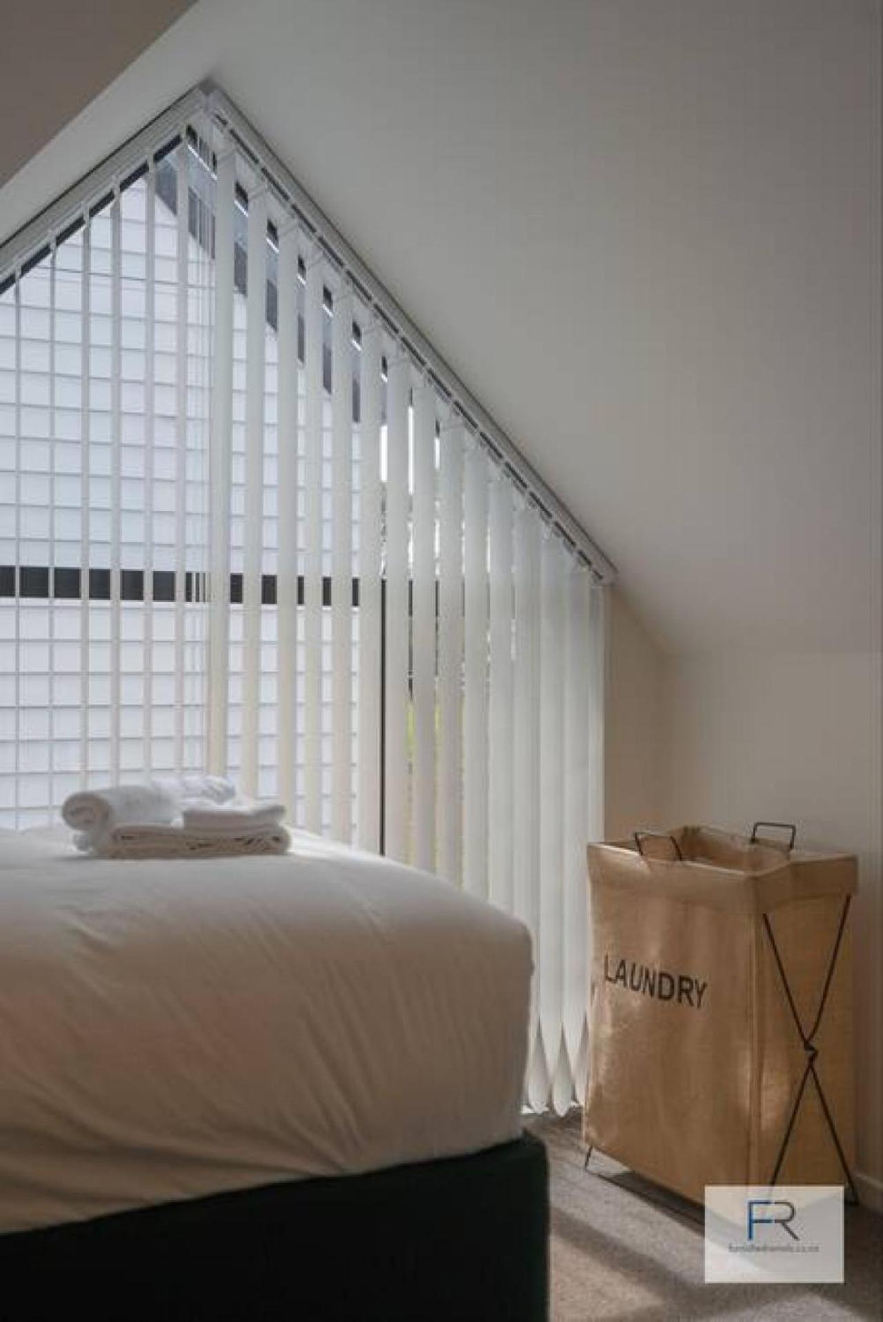 Gorgeous Orakei Home by Furnished Rentals view 4