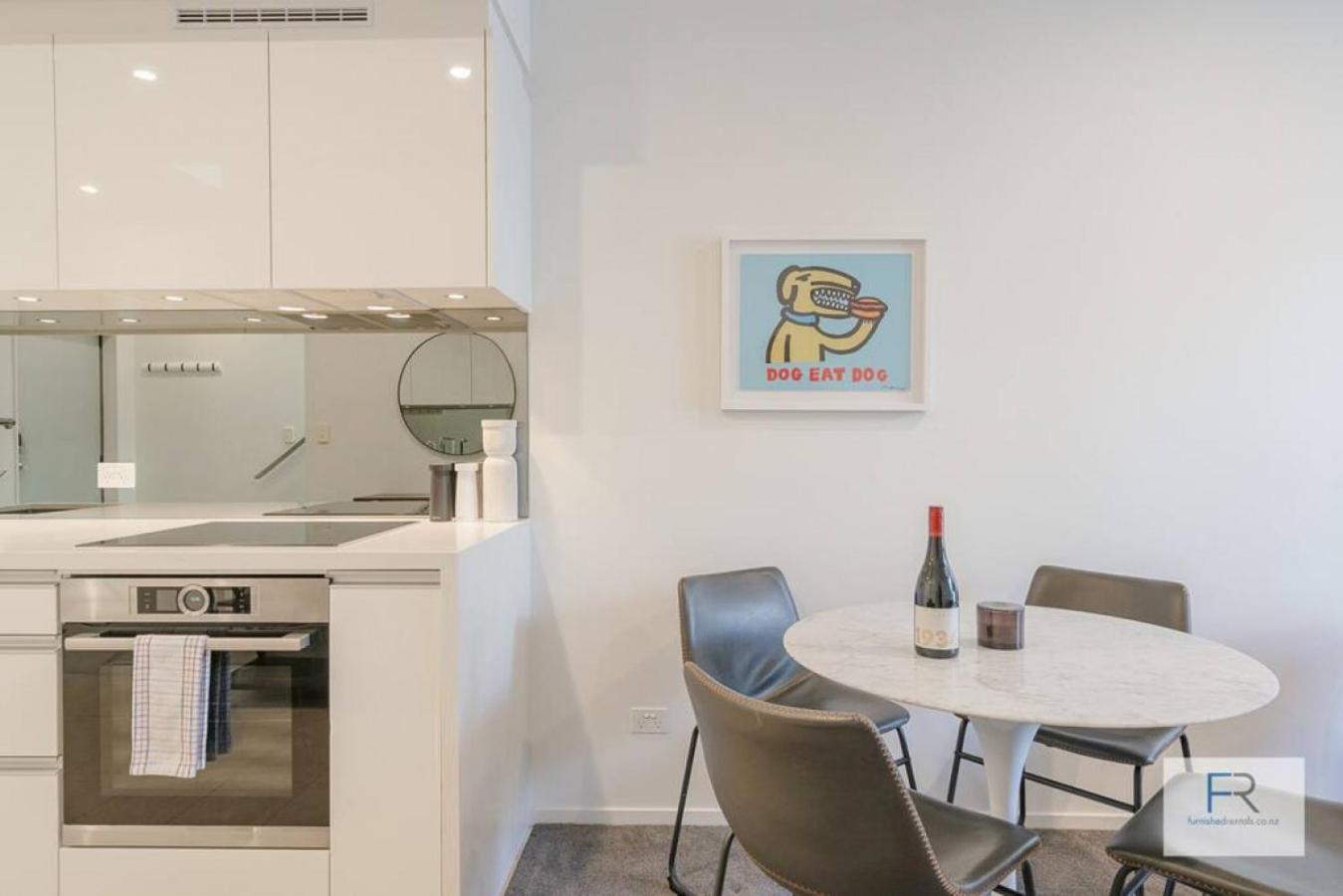 Executive city-fringe Townhouse