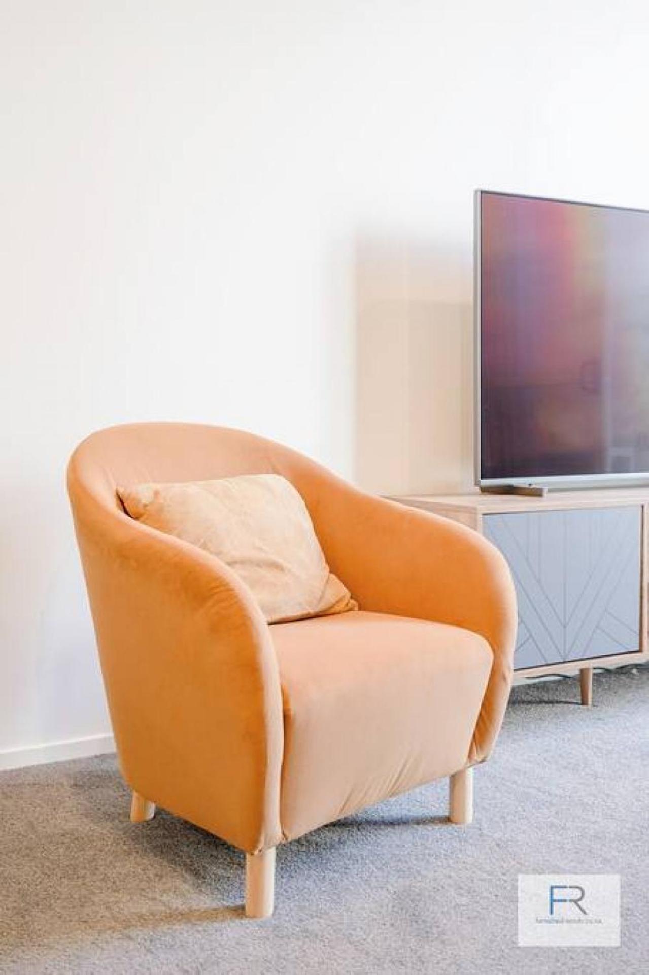 Executive city-fringe Townhouse