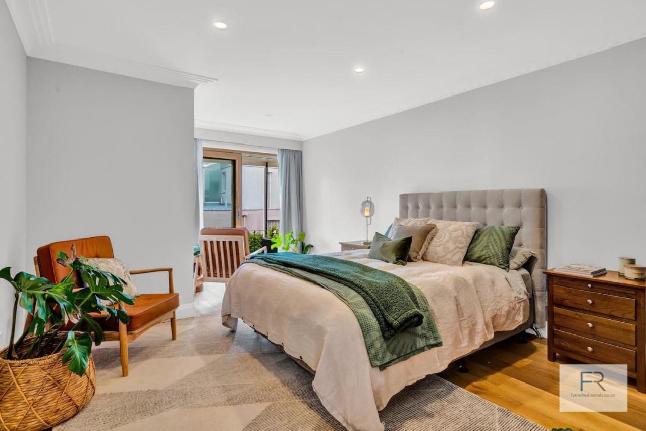 Executive Home on Paritai view 4
