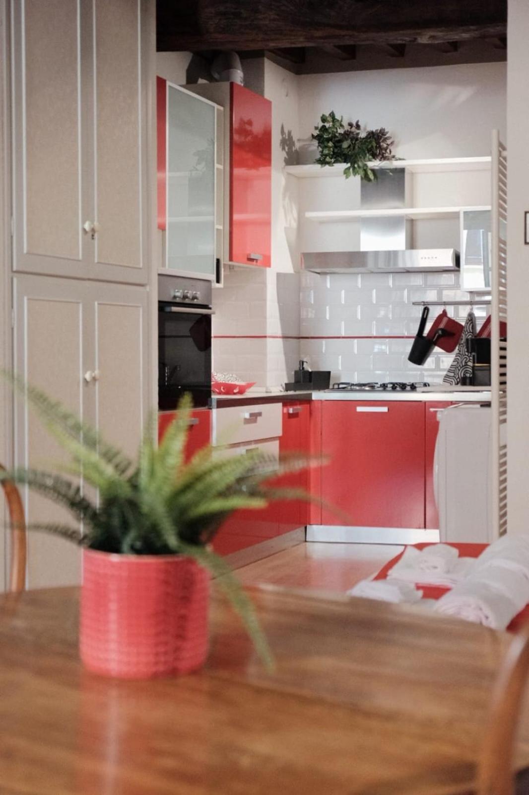 Angolo del Carbone en Parma — kitchen