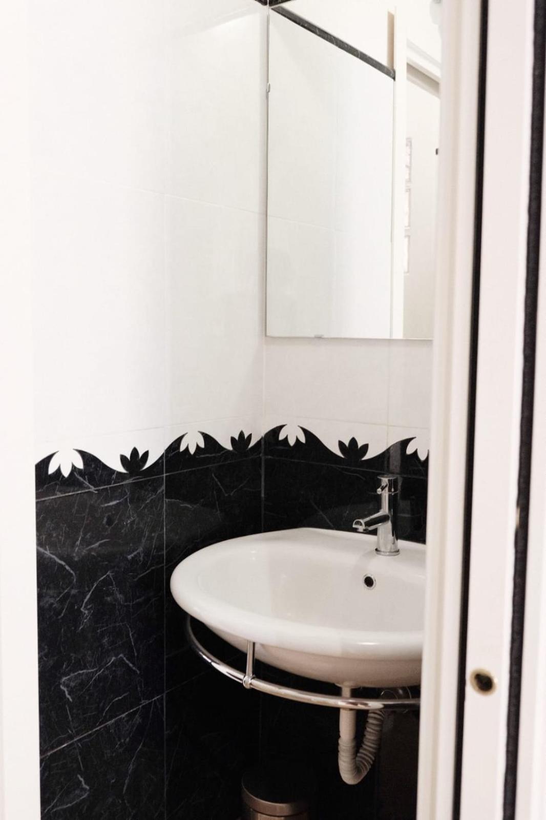 Angolo del Carbone en Parma — bathroom