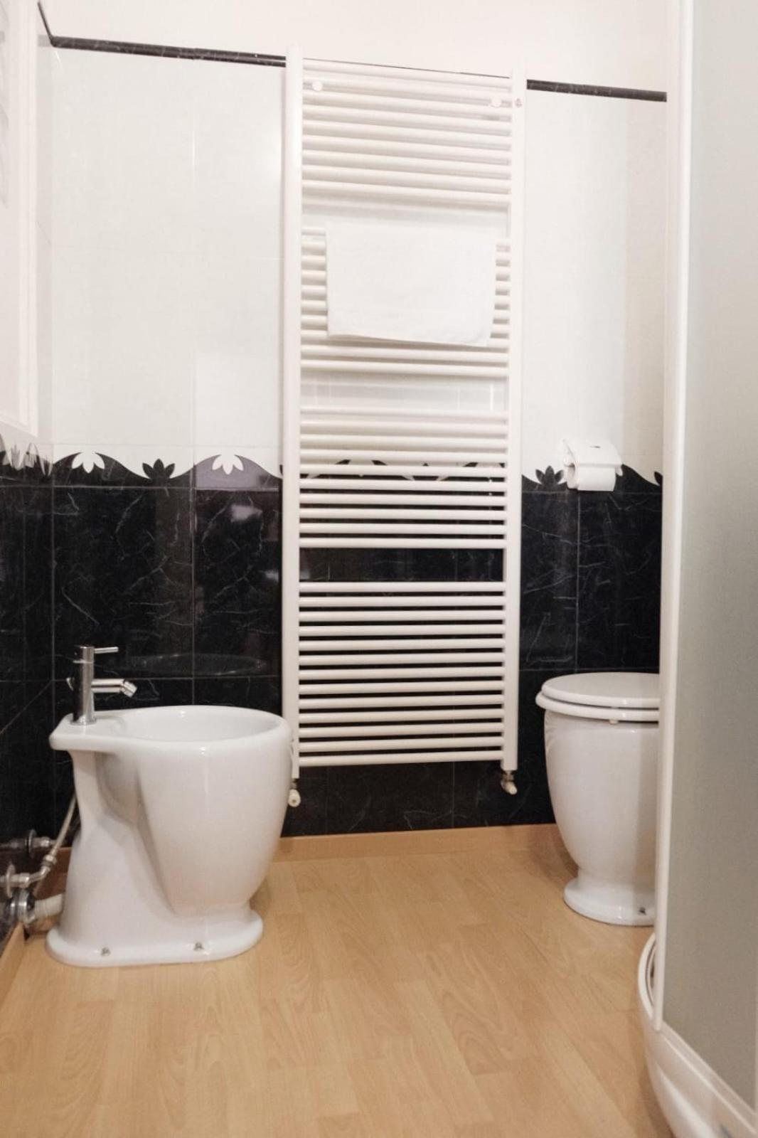 Angolo del Carbone en Parma — bathroom