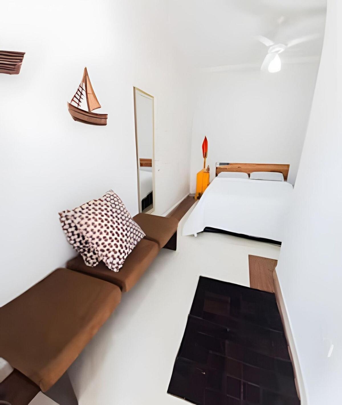 CASA PARIS · piscina aquecida, em condomínio, 4 suítes maravilhosa