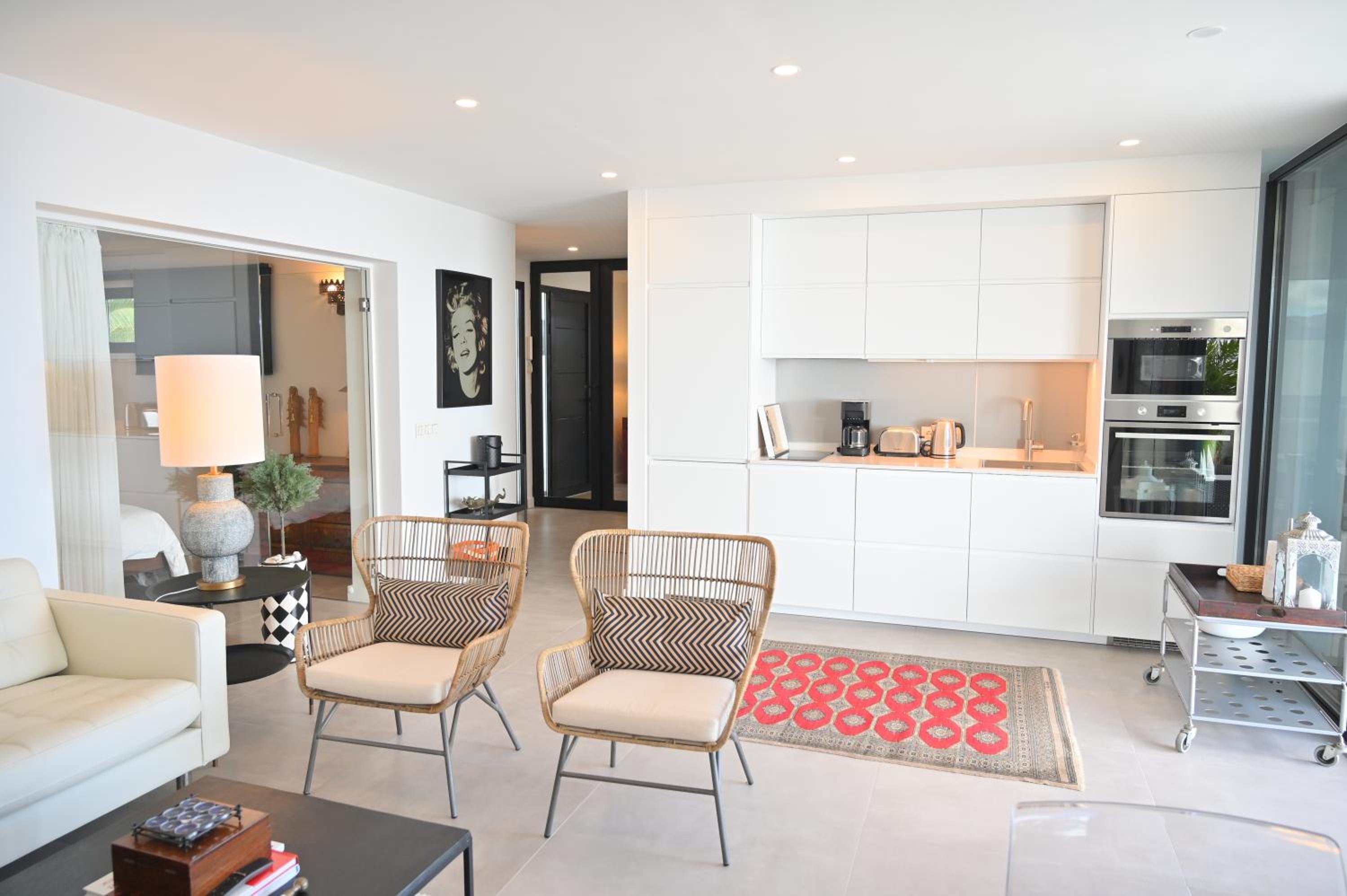 Luxury Penthouse Panoramic Ocean Views 2bedroom Apartment with Jacuzzi