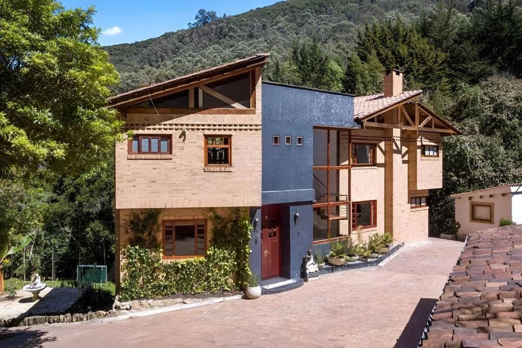 Spectacular house inside the Colombian Mountains