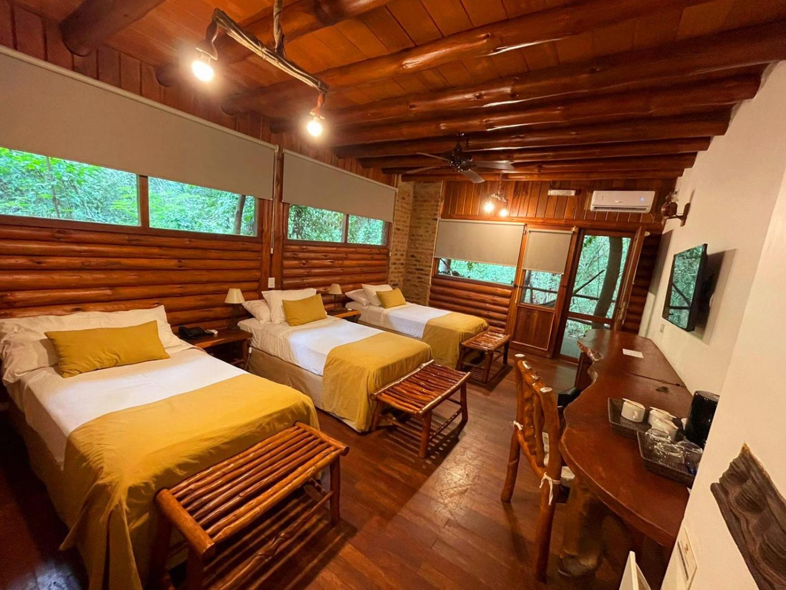 La Aldea De La Selva Lodge